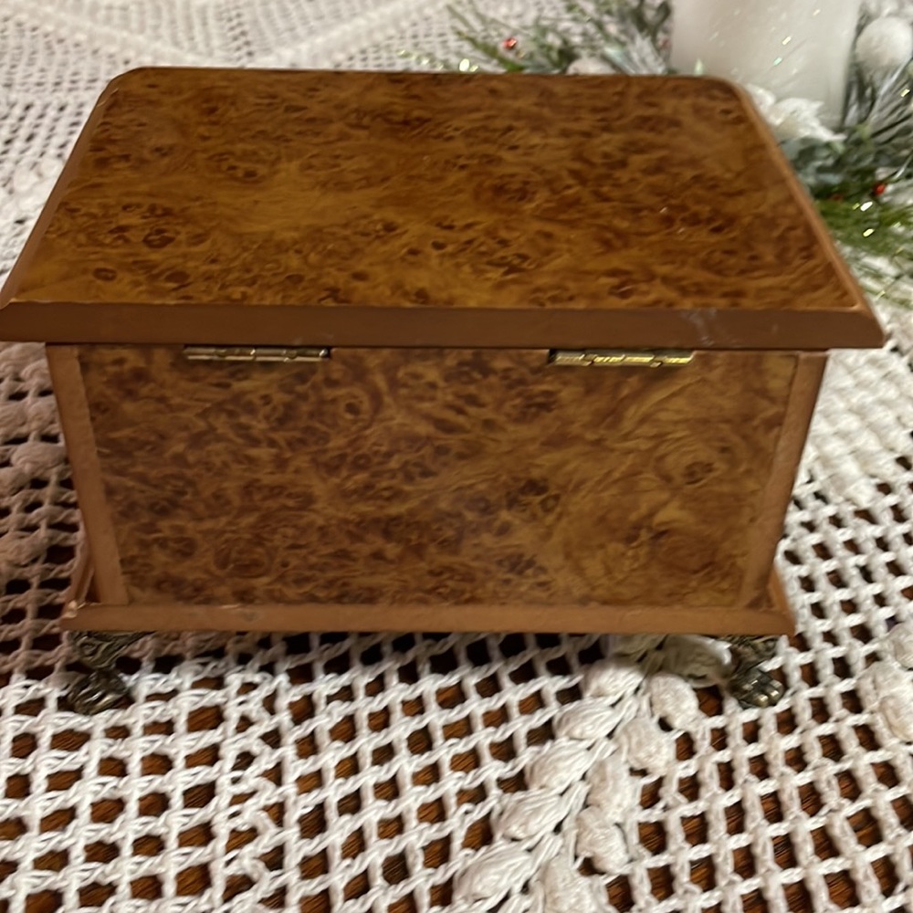 Jewelry & Box - Picture 7 of 7